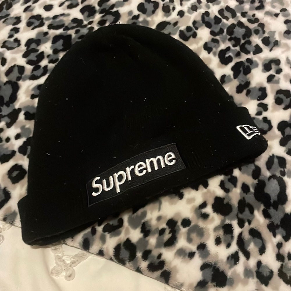 Supreme/new era box logo beanie